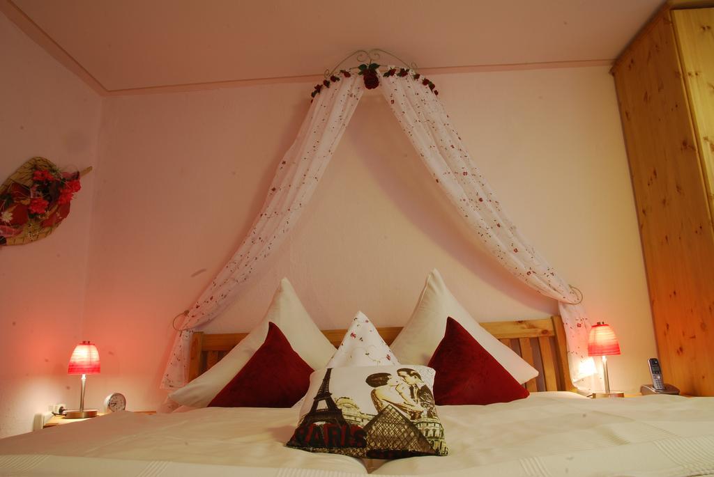 Logis L'Auberge Gutshof Bischofswerda Rum bild