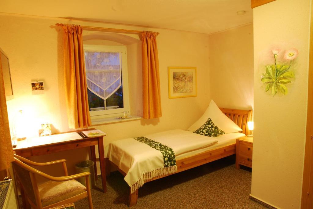 Logis L'Auberge Gutshof Bischofswerda Rum bild