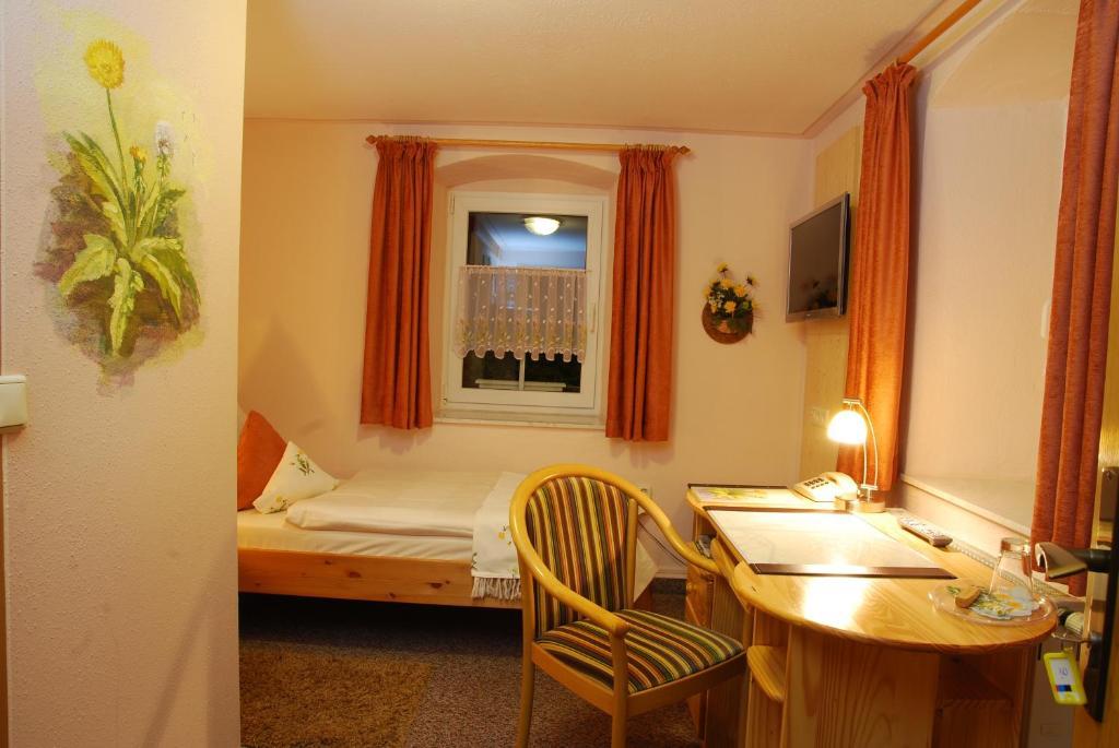 Logis L'Auberge Gutshof Bischofswerda Rum bild